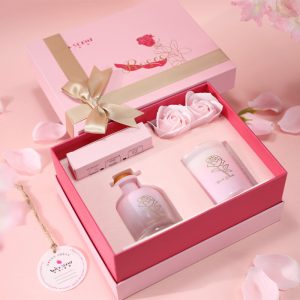 Pink rose theme aromatherapy candle and reed diffuser and carousel gift set