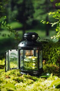 Portable Iron Lantern with Creative Scented Candle Container Outdoor Candle Cover